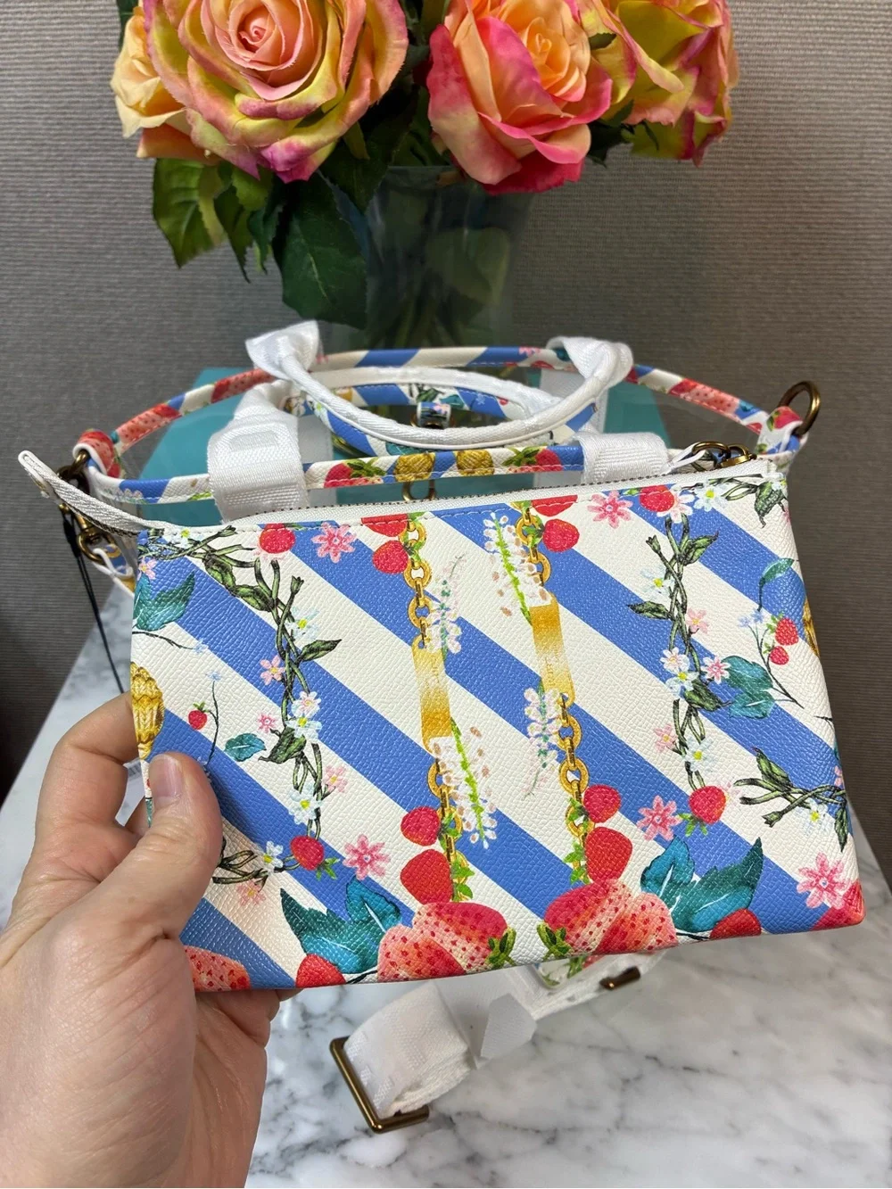 Kurt Geiger Small Hampstead Clear Vinyl Strawberries Tote & Matching Pouch - NWT - Picture 3 of 11